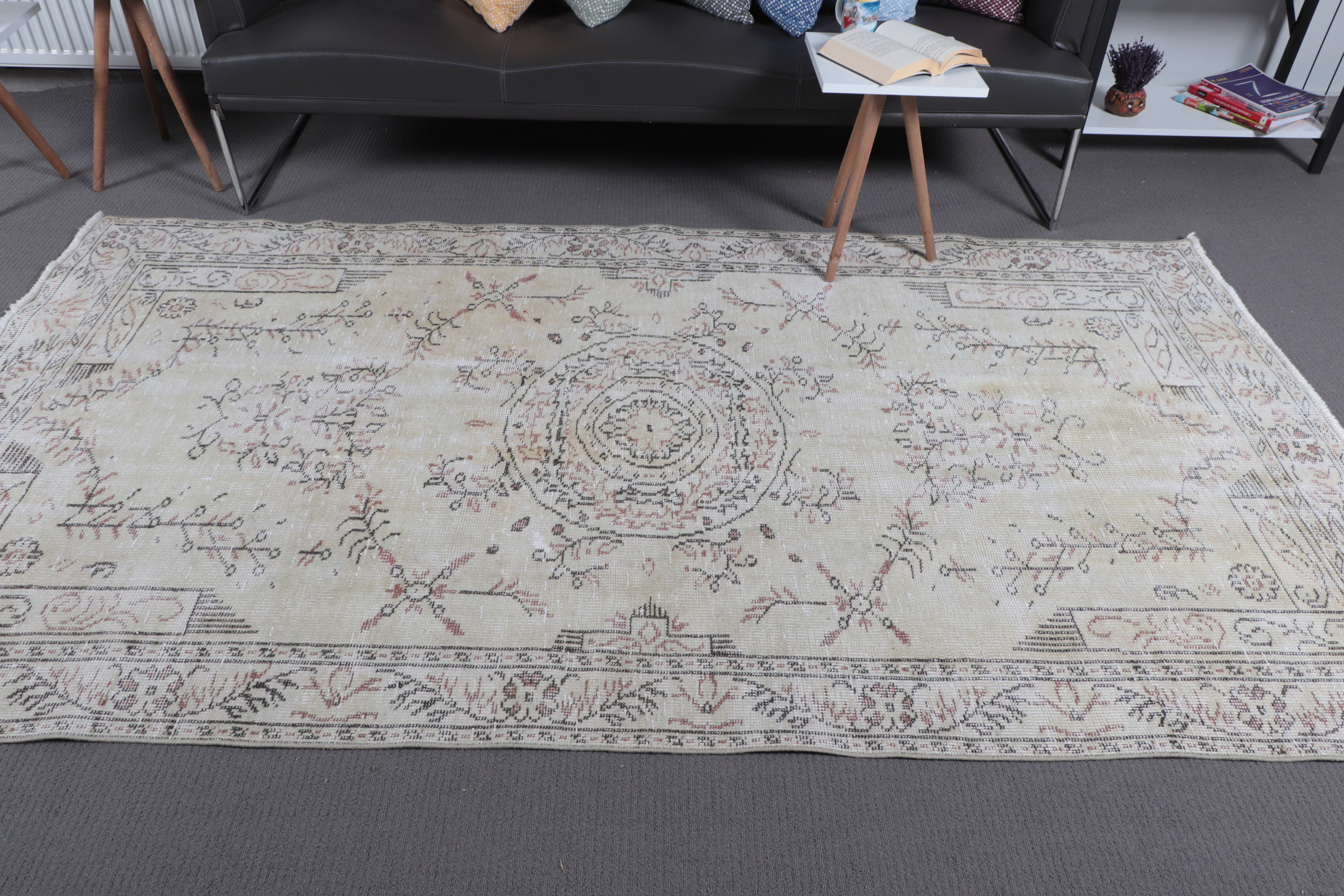 Patterned Turkish Rug One Allium Way® Classic Beige Patterned Turkish Rug With Traditional ...