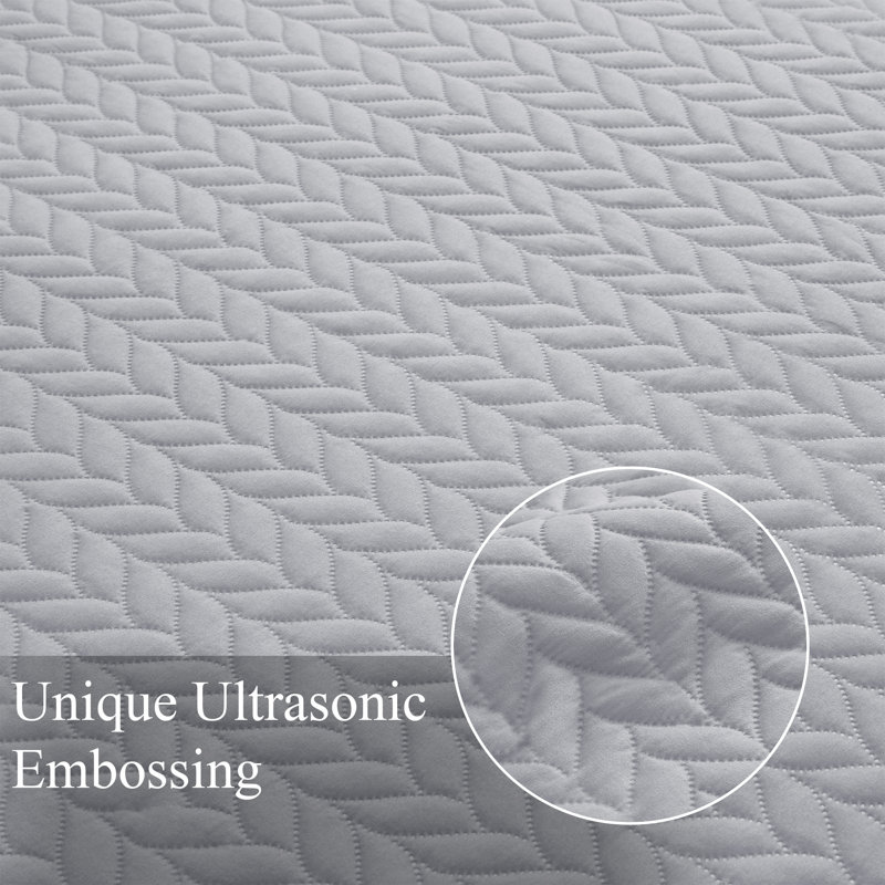 Embossed Microfiber Bedspread Set – All Seasoned Modern and Lightweight Bedding Set with Shams, Silver
