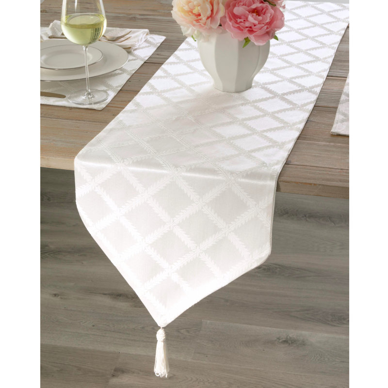 Lenox Laurel Leaf Runner, White