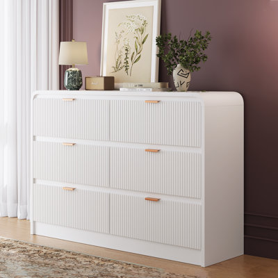 Commode Aguilera à 6 tiroirs, 137 cm de largeur, commode double avec panneau cannelé à motif ondulé