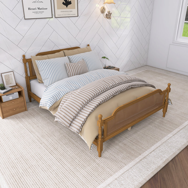 Grand lit plateforme en bois de noyer