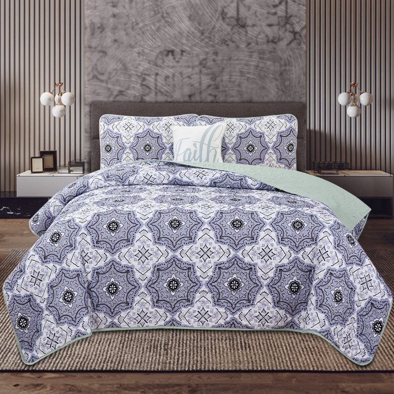 Greyson Damask Quilt, Queen Quilt + 2 Shams + 1 Throw Pillow