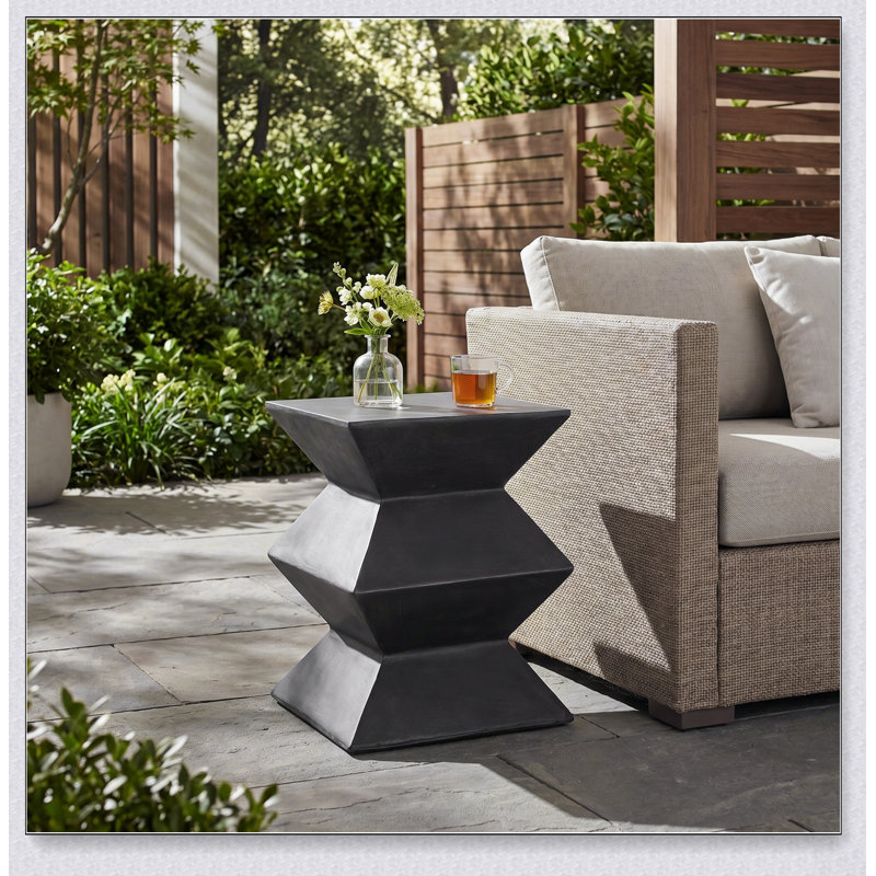Table d'appoint d'extérieur en béton léger, table de bout MGO avec piédestal géométrique pour jardins et patios modernes