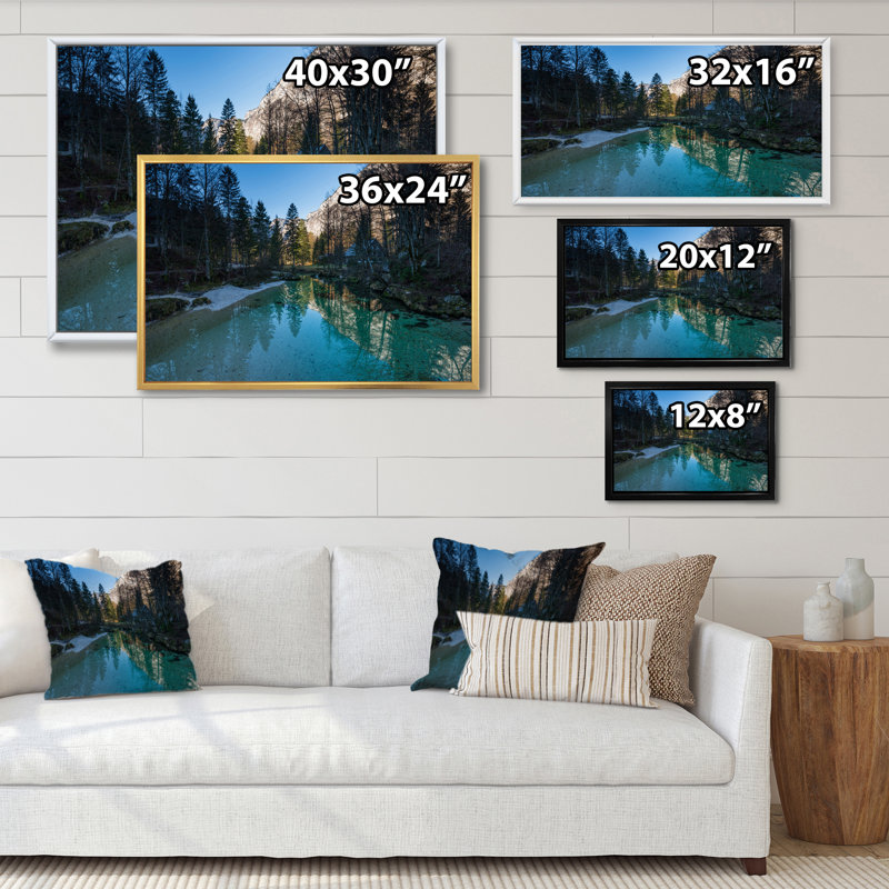 «Turquoise Water Grounded By Trees», reproduction sur toile flottante, H 30 po x l 40 po x P 1,5 po, Cadre noir