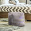 Repose-pieds cube à motif shifted arrows-1276830436-1225834787