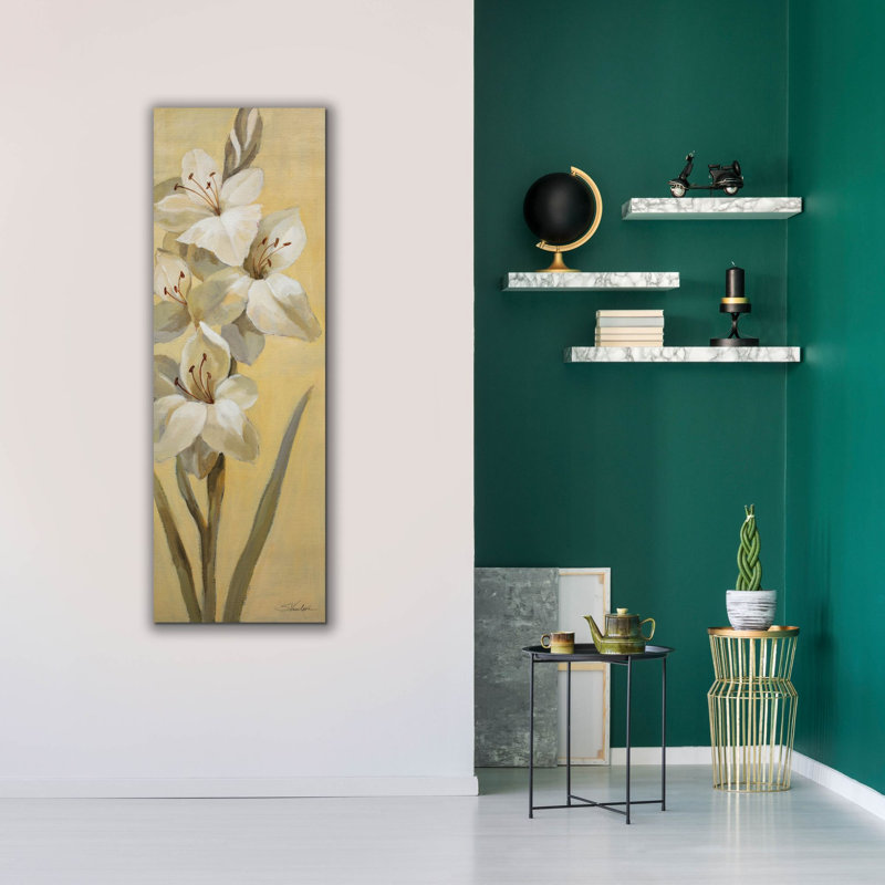 «Subtle Lily 2» par Silvia Vassileva, art mural sur toile, H 60 po x l 20 po