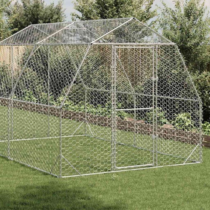 Alle Chicken Run, 225cm H x 400cm W x 250cm D
