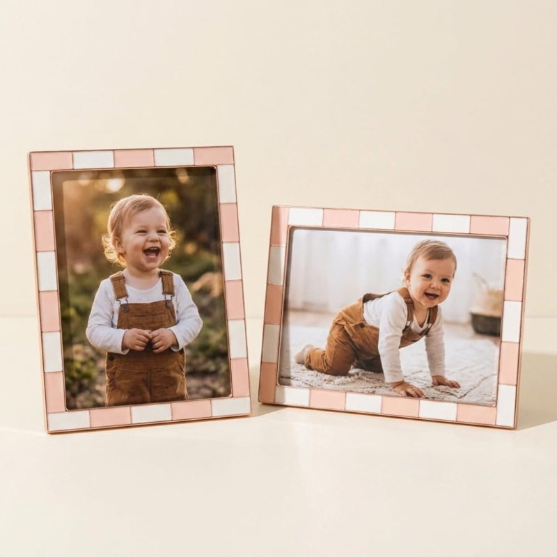 Cadre photo 5 "x 7" à carreaux rétro en émail rose et blanc avec façade en verre, Pink, 5" x 7"
