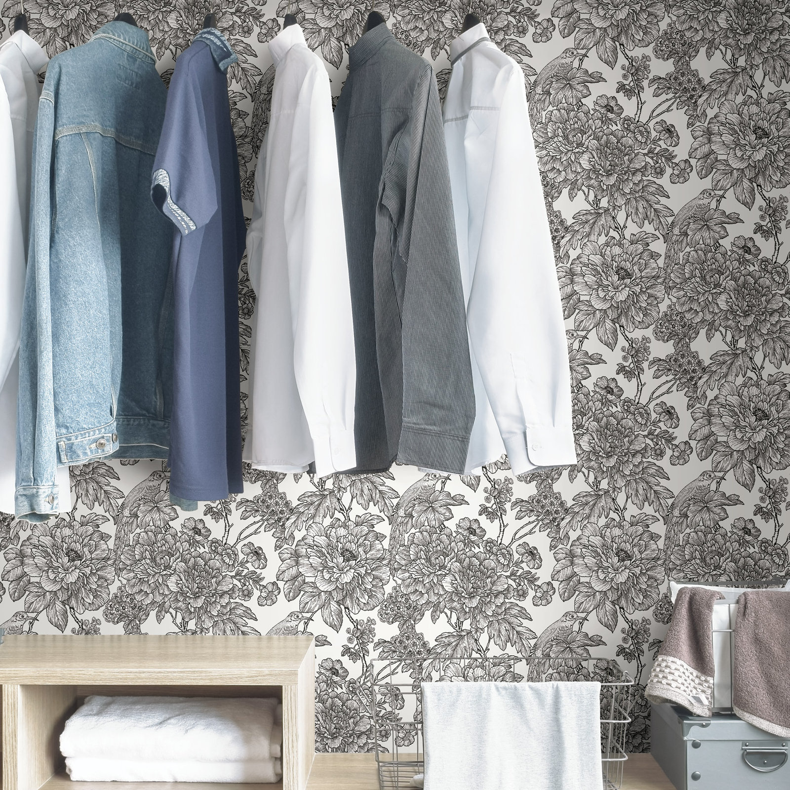 Vincie Peel & Stick Floral Wallpaper, Black