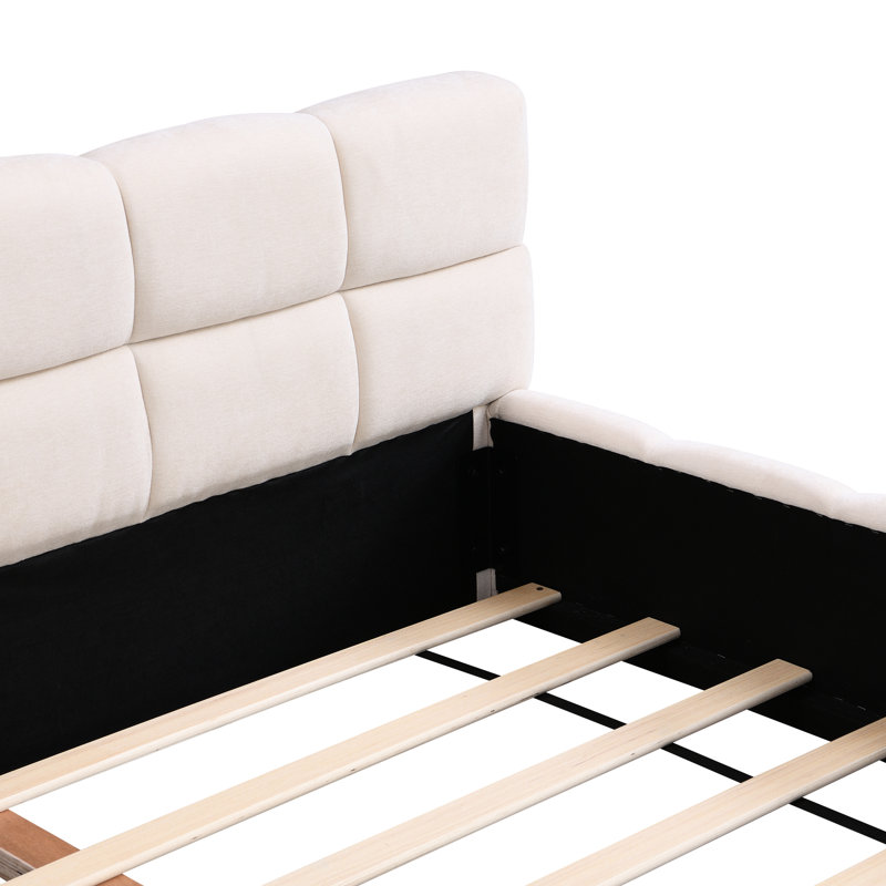 Élégant cadre de grand lit tapissier en chenille beige avec un design en damier pour une mise à niveau de la chambre à coucher dans un décor moderne et confortable