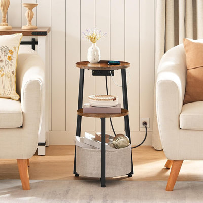 Petite table d'appoint ronde avec station de charge, table d'appoint ronde avec panier de rangement, table de chevet compacte pour petit espace dans le salon, la chambre à coucher, brun rustique BF169UBZ01