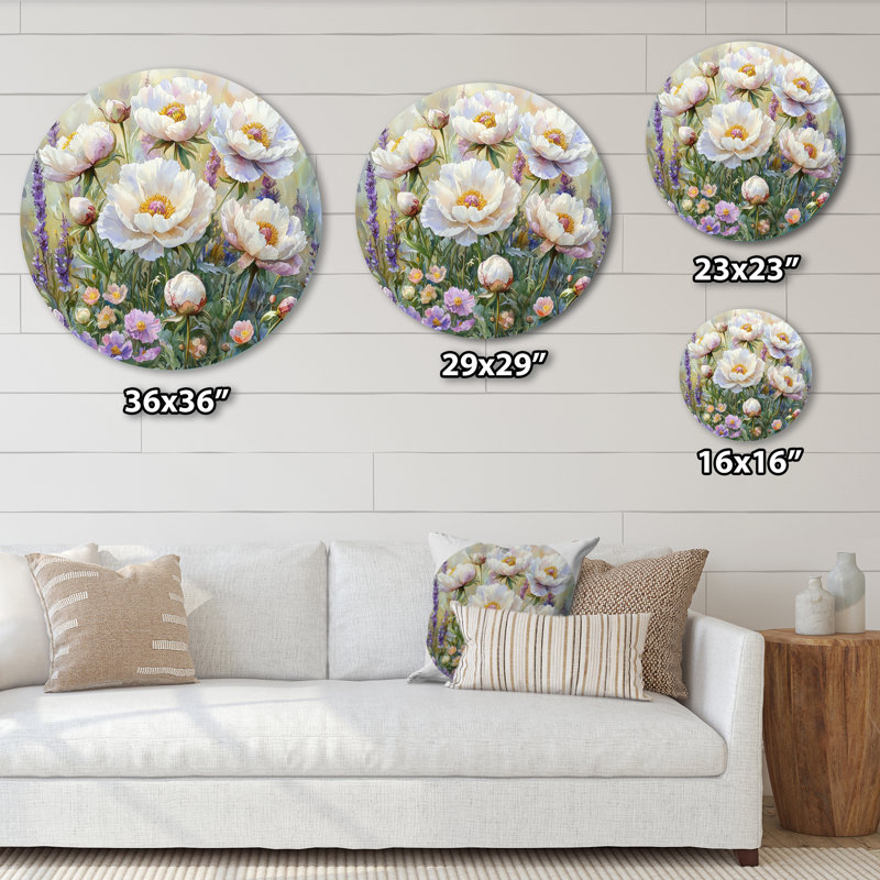 Pivoines dans un champ de fleurs sauvages II - Décoration murale traditionnelle en métal blanc, H 16 po x l 16 po