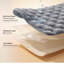 Couverture en molleton réversible imperméable avec texture bullée, protection à trois couches, housse douillette pour animaux de compagnie et famille, housse de protection pour canapé et lit, gris / blanc, 90 x 108 pouces-133337090-133945022