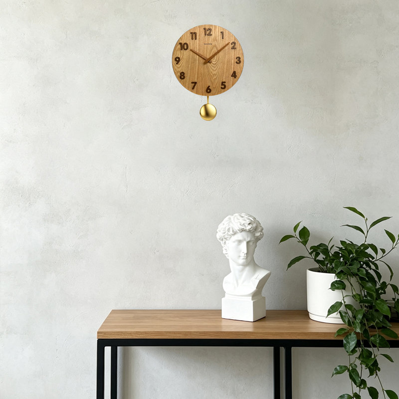 Horloge murale à pendule en bois massif ton bois naturel avec chiffres en relief