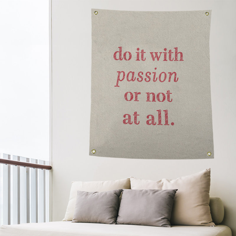 Tapisserie en polyester pour citation de passion, H 36 po x l 26 po, Blanc / Rouge