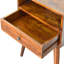 Table de chevet moderne en bois de châtaignier, 1 tiroir, 1 fente ouverte, pieds nordiques