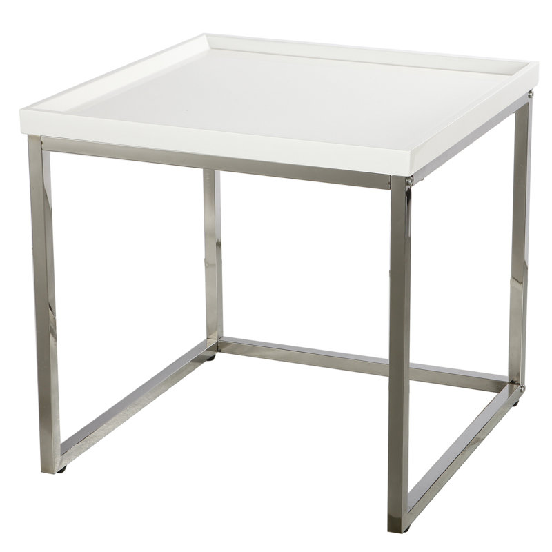 Table de bout compacte et saisissante Benziger