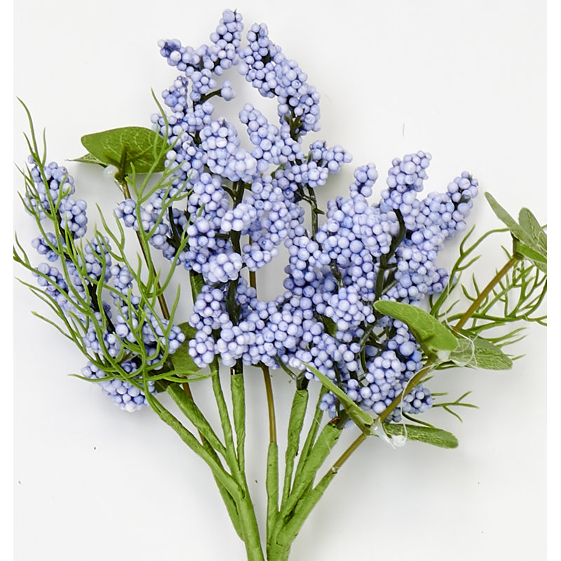 Bouton mauve et feuilles vertes