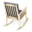 Chaise berçante en bois avec coussins gris