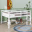 Lit mezzanine compact pleine grandeur avec marches-229652425