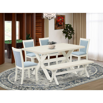 L'ensemble de table de salle à manger 6 pièces contient une table de cuisine rectangulaire avec pieds en X et 4 chaises Parson en tissu bleu bébé avec banc, lin brossé blanc 
