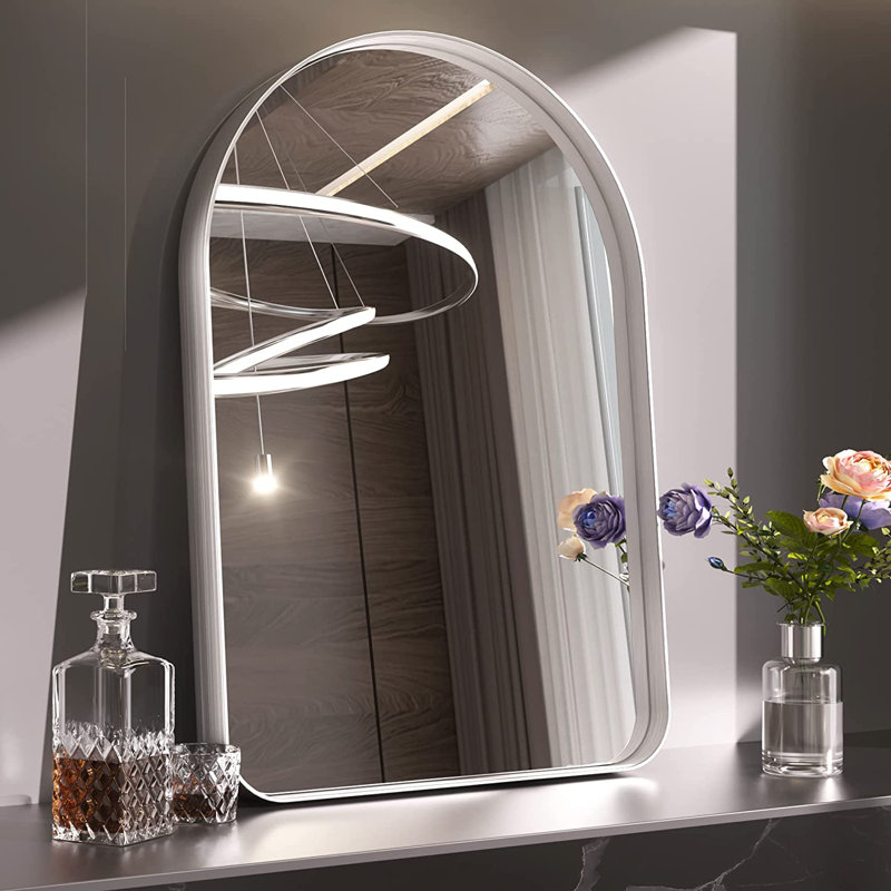 Miroir d'appoint mural Briannon, 24 po x 36 po, Argent