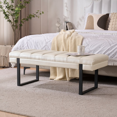 Banc de chambre à coucher l 46,5 po avec pieds en métal Laytona