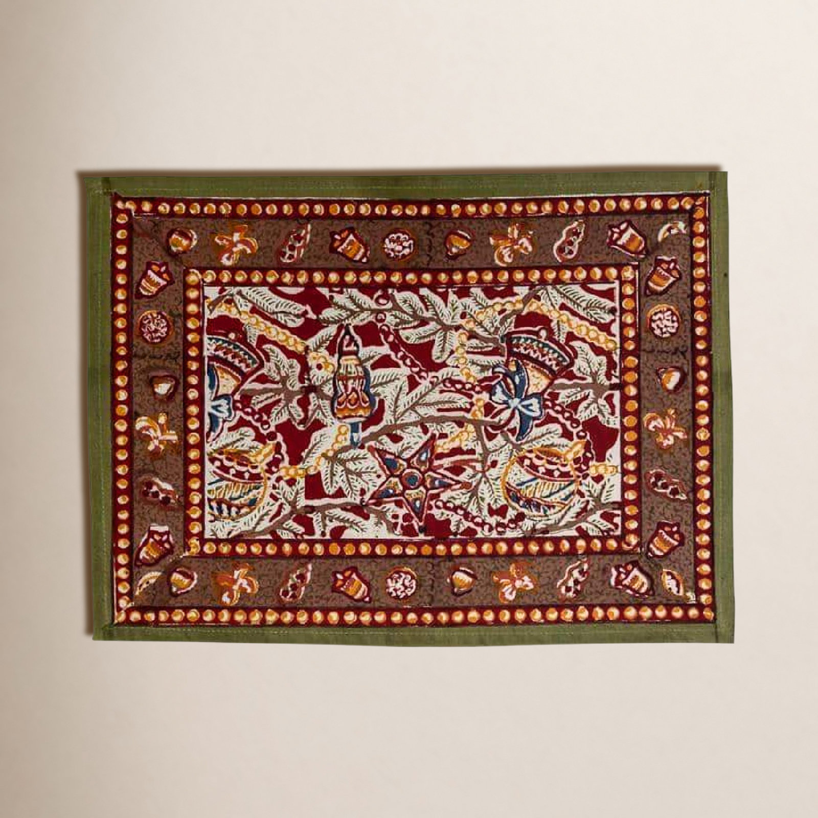 Woodbridge Green/Red/White Placemat 15" x 18"