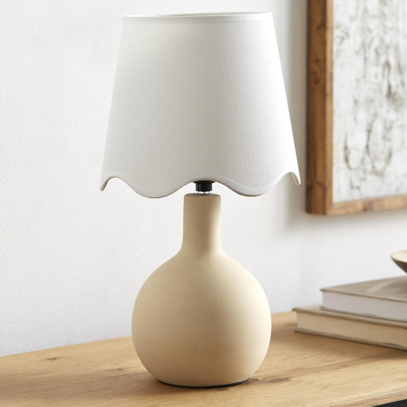 Lampe de table Canvey Maura, Crème, crème, Blanc, H 15 po x l 9 po x P 9 po