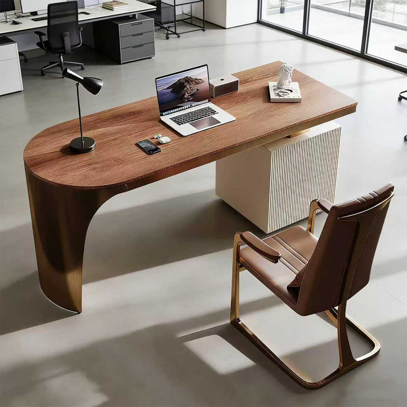 Bureau de direction ovale avec plateau en bois manufacturé et pieds en titane doré, 29.53" H x 55.12" W x 27.56" D