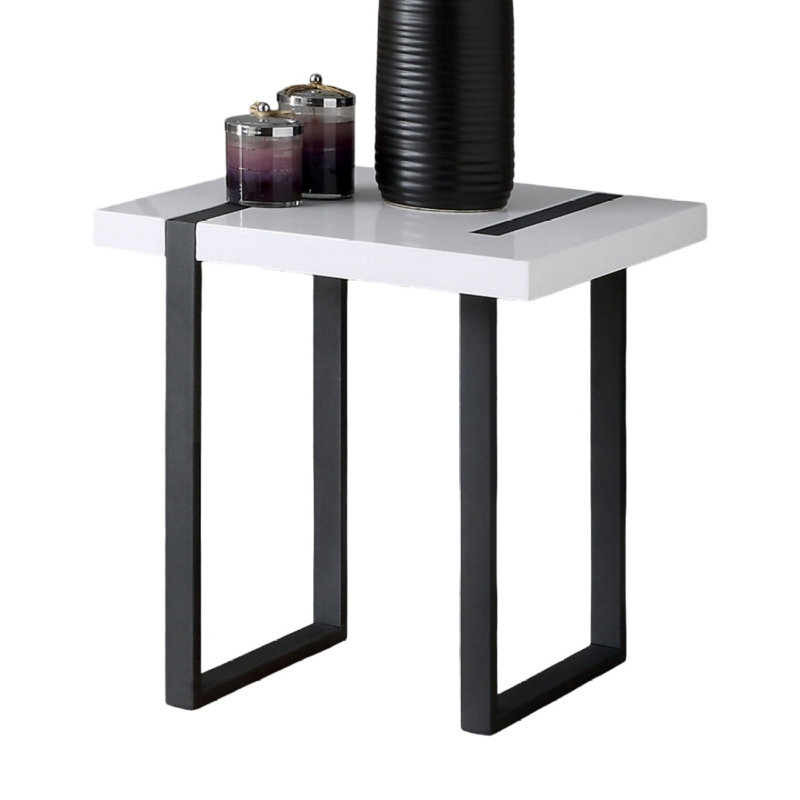 Table de bout moderne avec plateau en laque ultrabrillante et pieds en acier