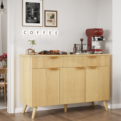 Buffet moderne cannelé avec tablettes réglables