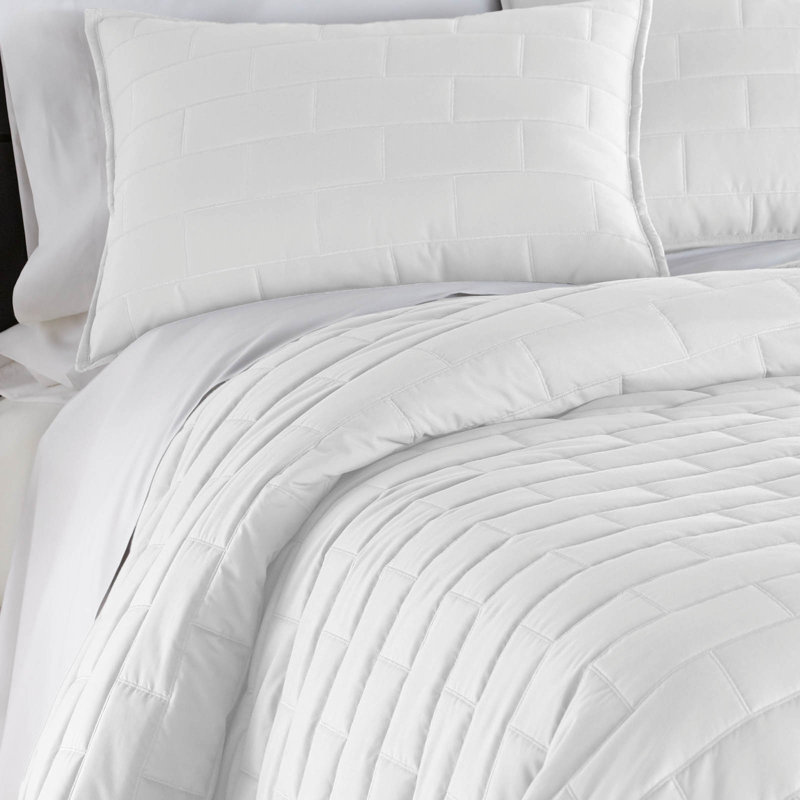Southshore Fine Linens Brickyard Lightweight Oversized Quilt Set with matching shams, Twin/Twin XL Quilt + 1 Standard Sham