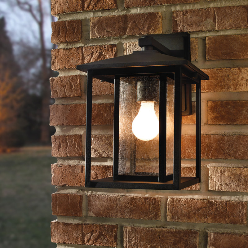Lanterne murale d'extérieur 1 lumière Vermont, A19 100 W moyen, H 14 po x l 9 po, Noir
