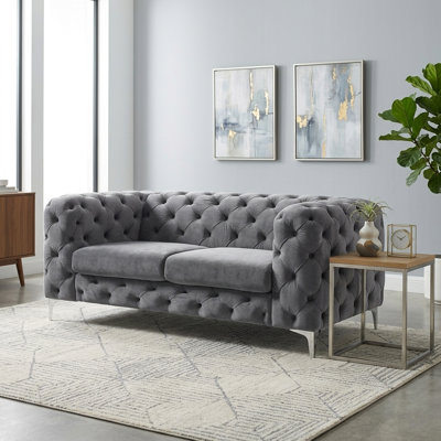 Causeuse / canapé Chesterfield en velours capitonné Willa avec pieds chromés Willa
