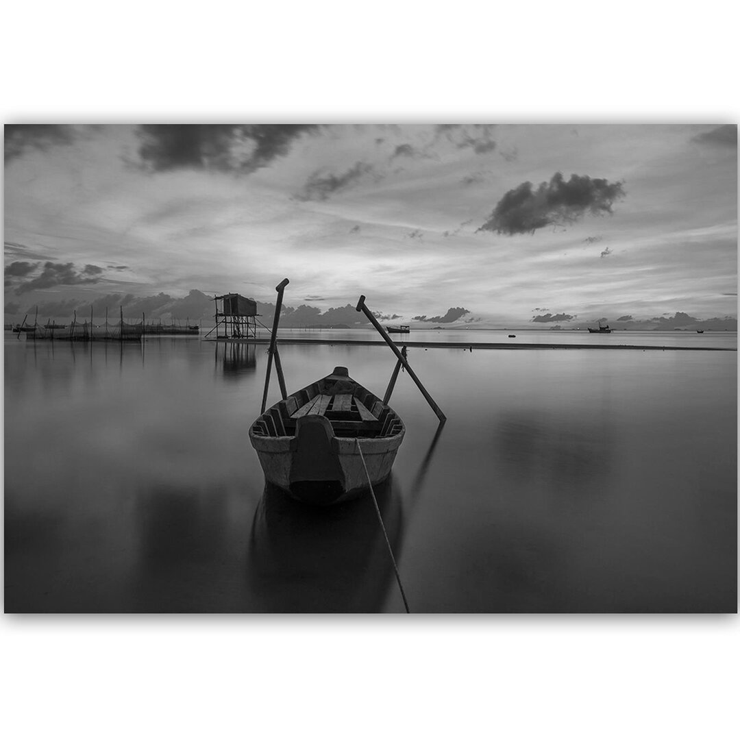 Leinwandbild Boot auf einem ruhigen See 2