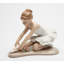 Figurine de ballerine Faulks s'échauffant dans une robe