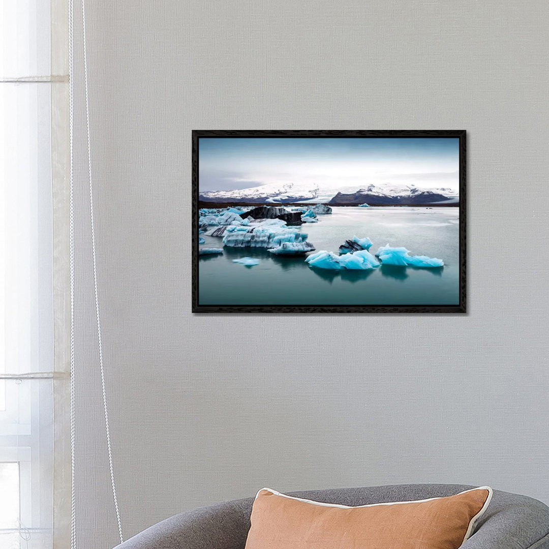 Jokulsarlon Gletscherlagune II von Susanne Kremer - Galerie-verpackte Leinwand Giclée auf Leinwand