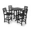 Tables-chaises extérieures de restaurant