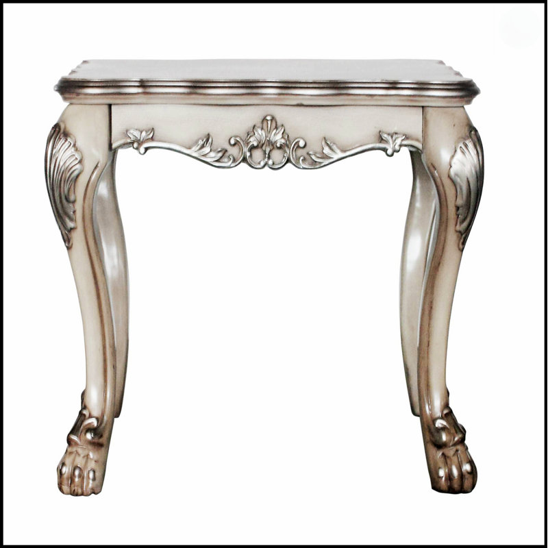 Table de bout carrée rétro blanc os avec sculpture complexe et pieds surdimensionnés, parfait pour un décor classique