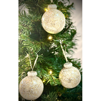Coffret de 3 décorations dorées et blanches avec un magnifique dessus en strass or et perle avec un ruban crème et doré.