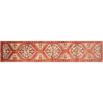 Tapis de couloir unique en laine noué à la main des années 1960 de 2 pi 7 po x 12 pi 11 po en rouge / beige / bleu