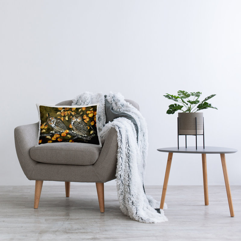 Coussin décoratif à motif de branches d'automne Inquisiter Owls par Maggie Vandewalle