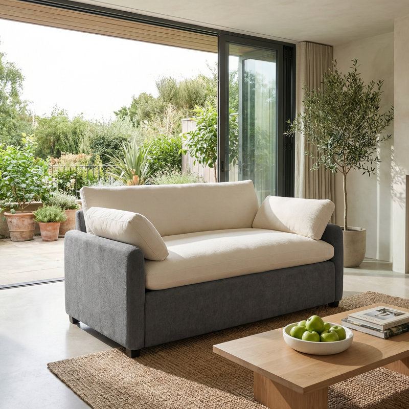 Très grand fauteuil rembourré simple avec assise profonde et coussins inclus pour le salon et la détente dans un appartement