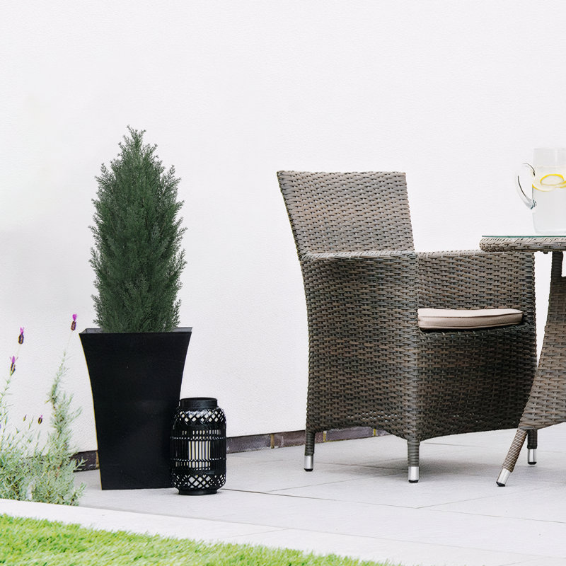 Faux cèdre en pot, H 35,4 po x l 13,7 po x P 13,7 po, Vert foncé