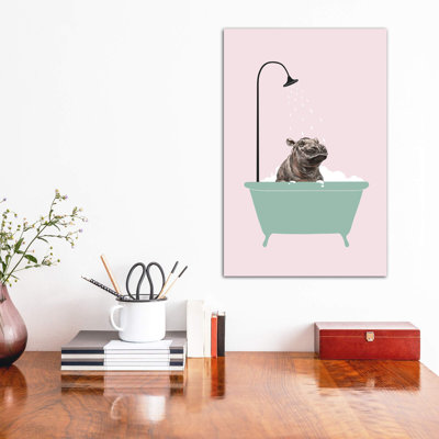 Hippopotame dans une baignoire, art encadré