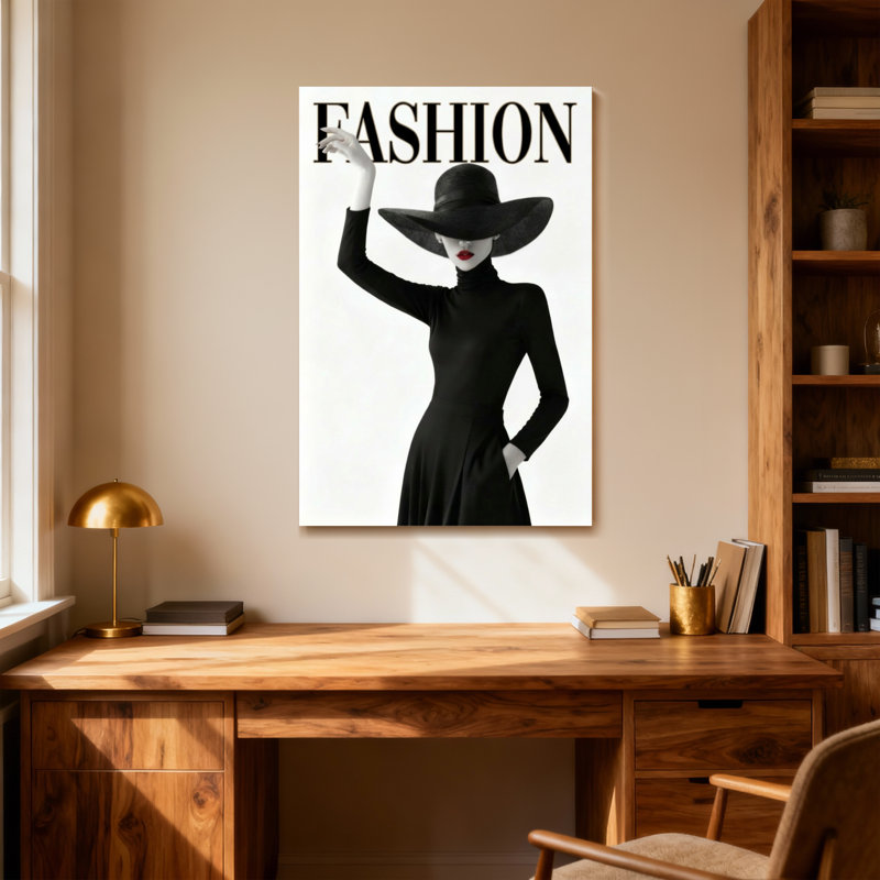 Mannequin en robe noire et chapeau