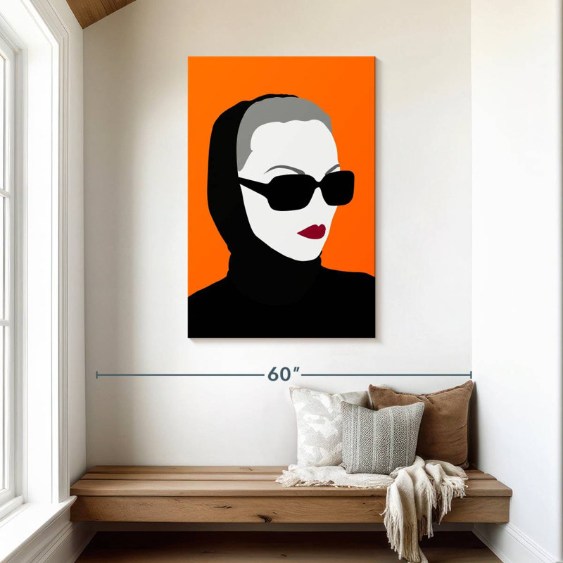 Leisha, femme mystérieuse sur fond orange, H 45 po x l 30 po