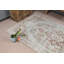 Explorez la beauté de ce grand tapis turc vert parfait pour votre salon ou votre salon
