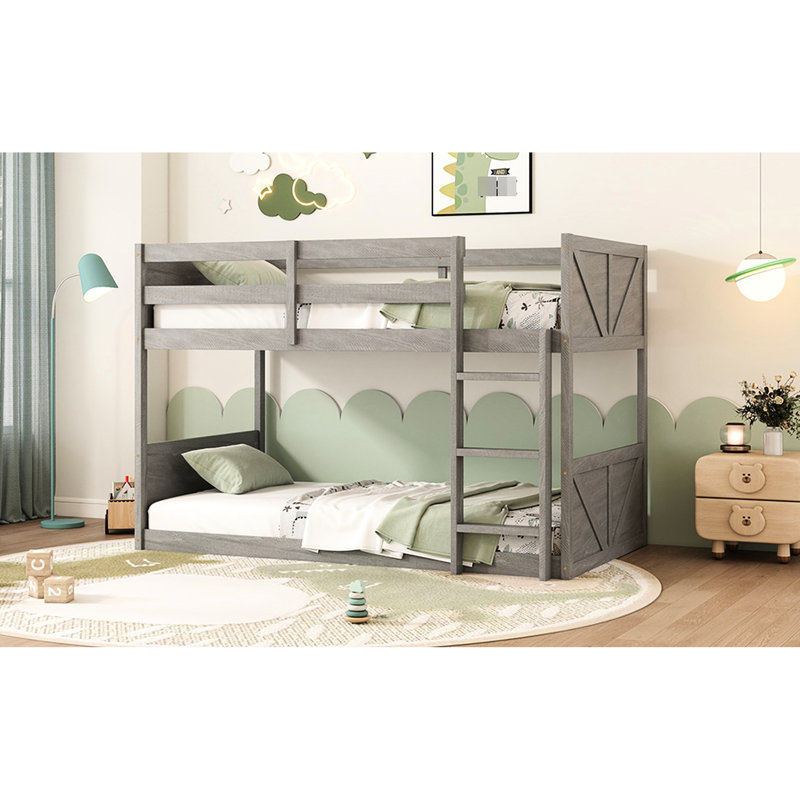 Lit simple superposé au-dessus du sol avec tête de lit à panneaux et blanc antique, fabriqué à partir de garde-corps en bois d'hévéa massif